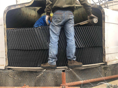 圆形<a href=http://www.szkangming.com/tags/21_0.html target=_blank class=infotextkey>冷却塔填料</a>更换和安装