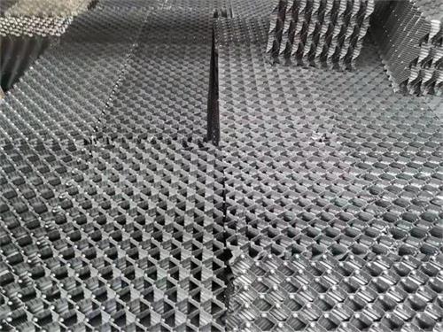 <a href=http://www.szkangming.com/tags/178_0.html target=_blank class=infotextkey>良机冷却塔</a>填料更换维修